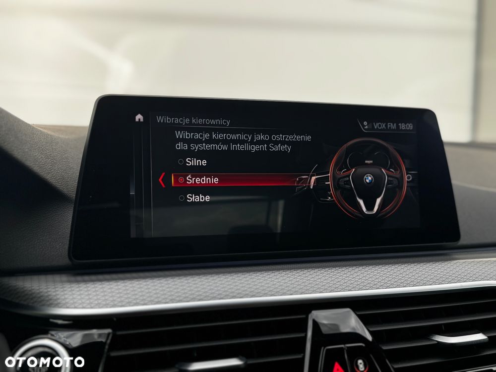 BMW Seria 5 520d xDrive M Sport sport - 30