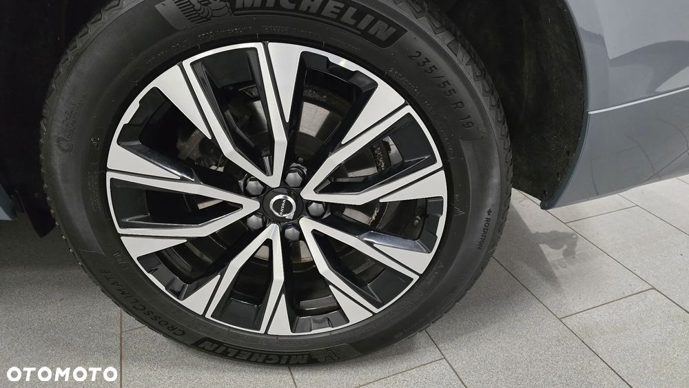 Volvo XC 60 B4 D Plus Dark - 14