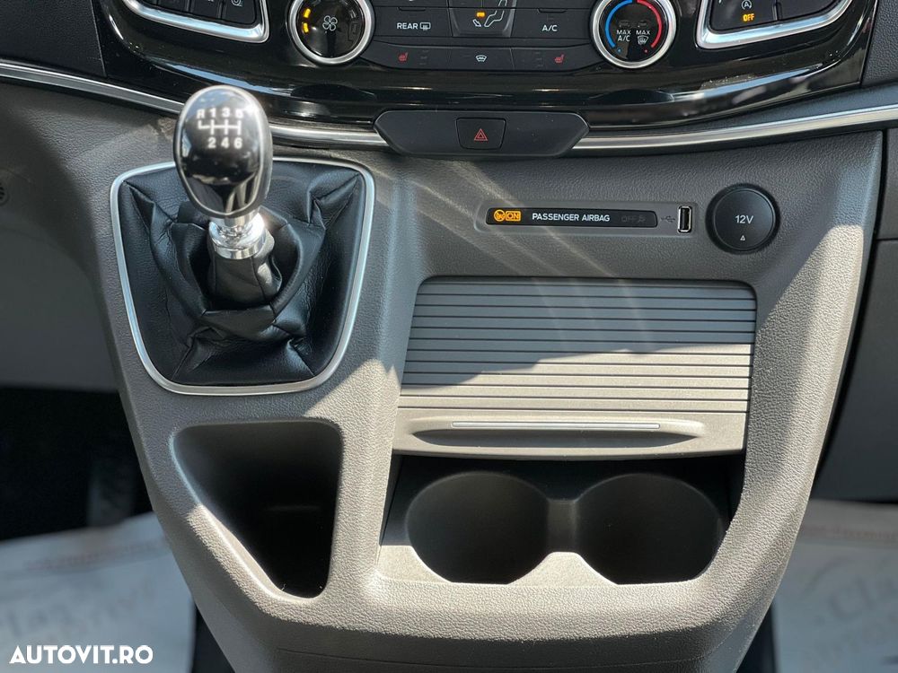 Ford Tourneo Custom - 17