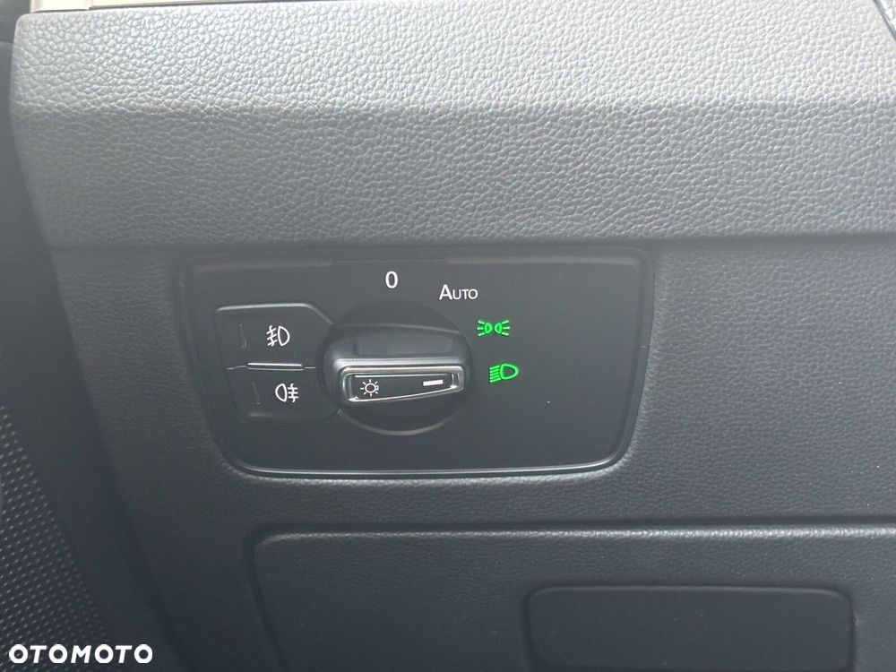 Volkswagen Passat Variant 2.0 TDI SCR Elegance DSG - 20
