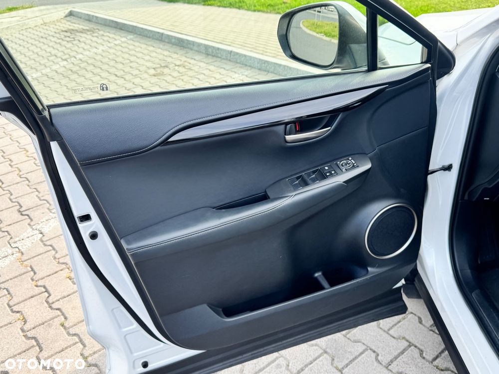 Lexus NX 300h Elite 2WD - 34