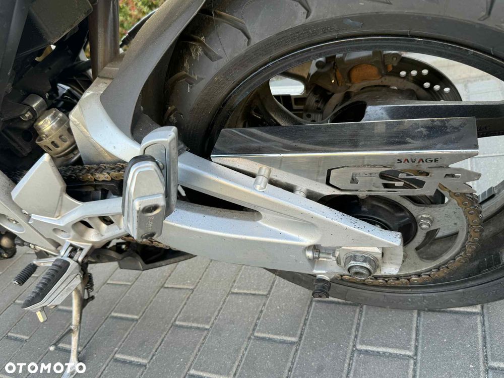 Suzuki GSR - 8