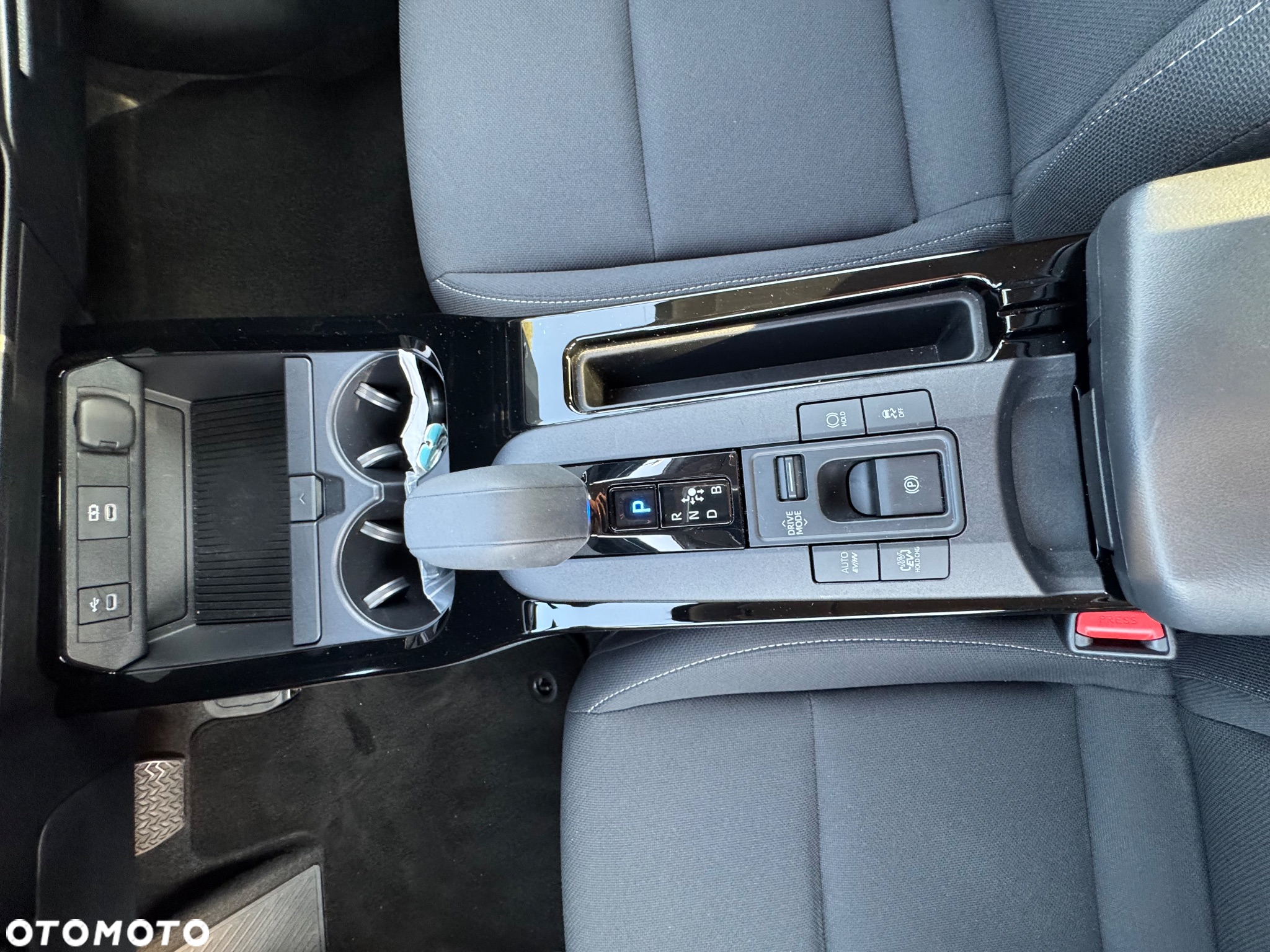 Toyota Prius Plug-in 2.0 Hybrid Executive - 28