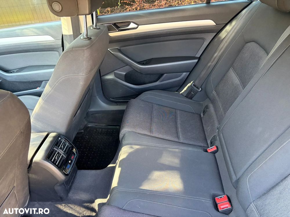 Volkswagen Passat 1.6 TDI Comfortline - 13