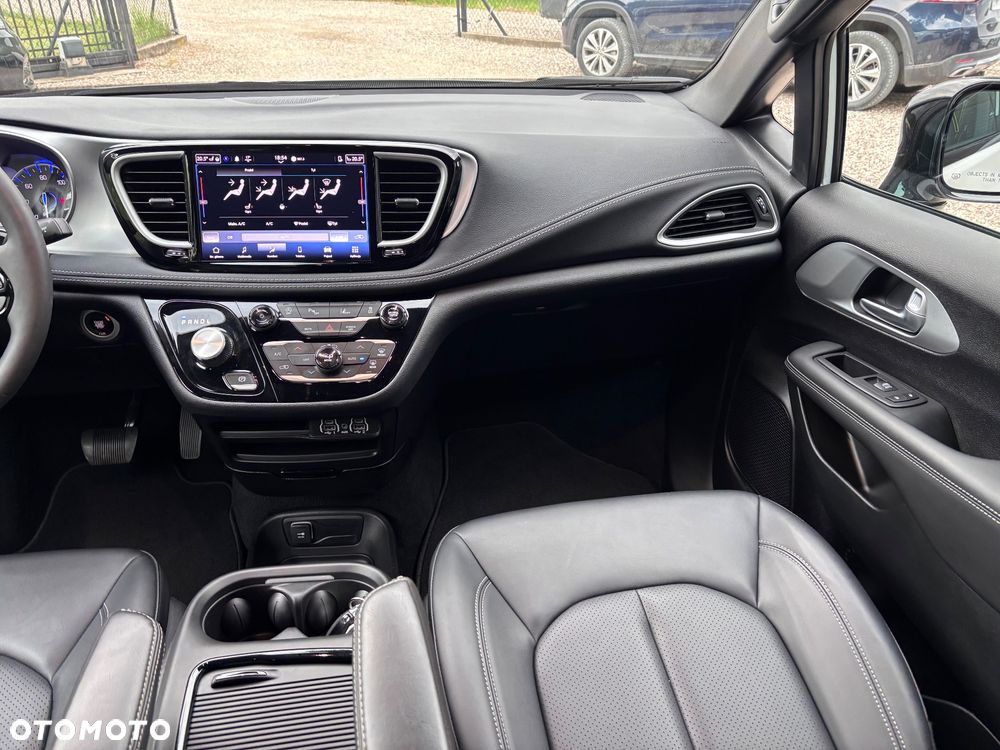 Chrysler Pacifica - 30