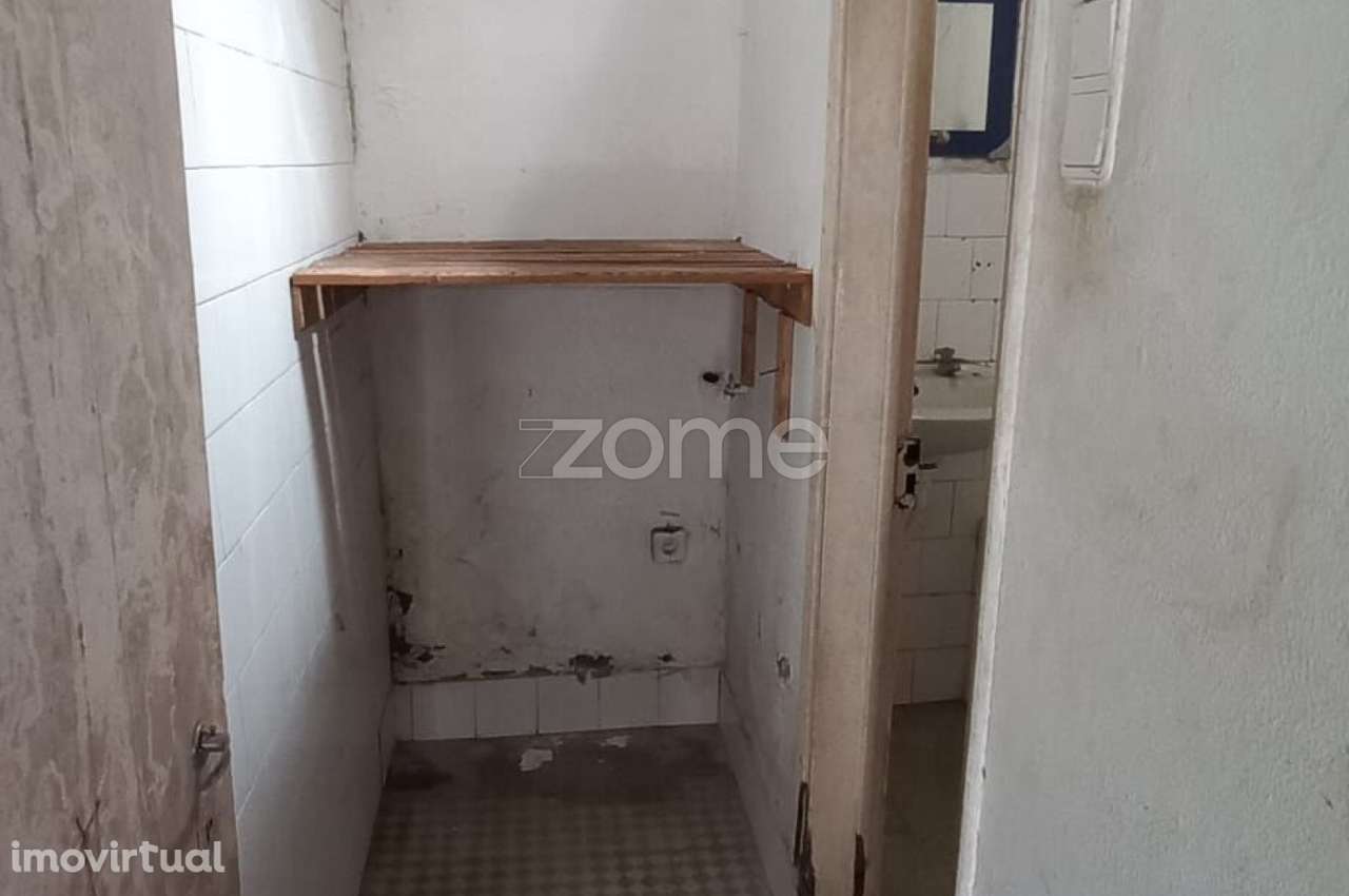 Moradia Geminada T2 para recuperar Santo Antonio- Funchal - Grande imagem: 5/15