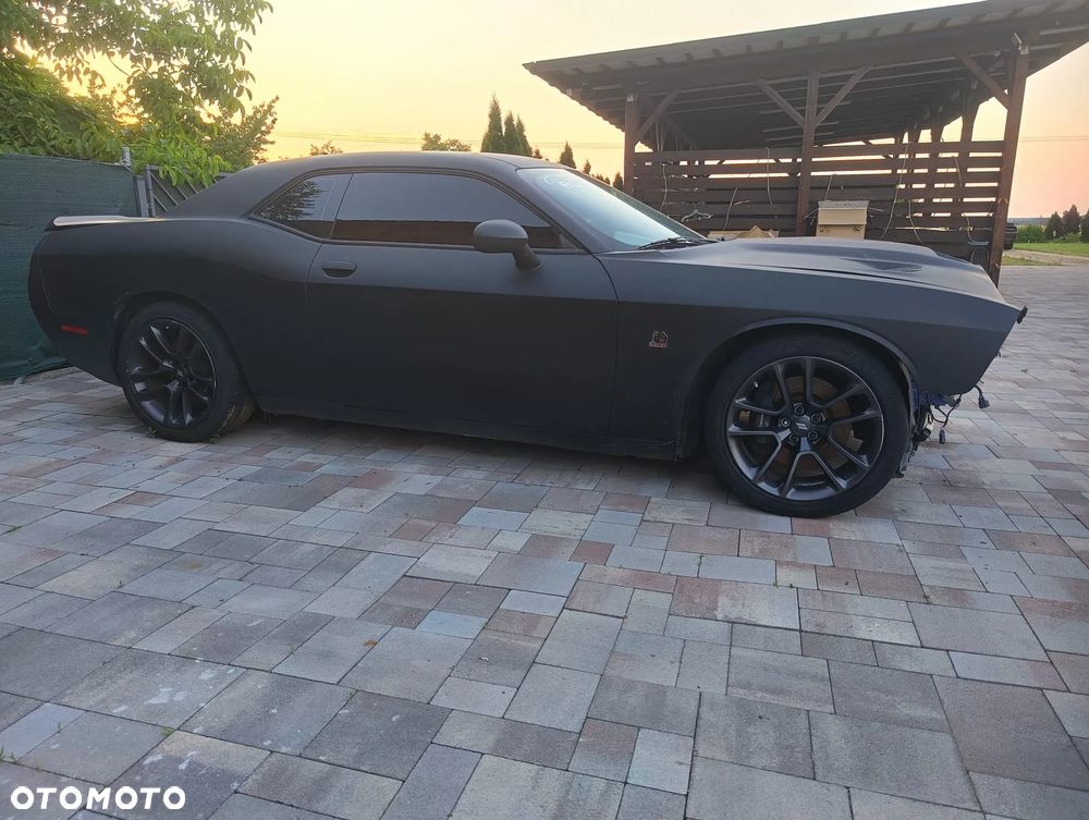 Dodge Challenger 6.4 Scat Pack - 2