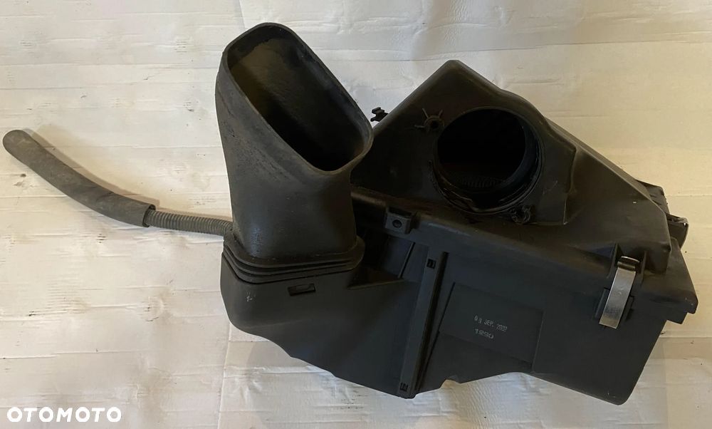 Obudowa filtra powietrza BMW E90 lift 2.0d OE - 1