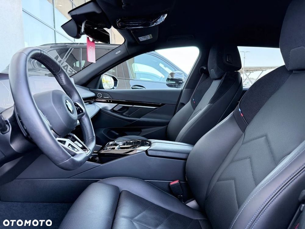 BMW Seria 5 540d xDrive mHEV - 22