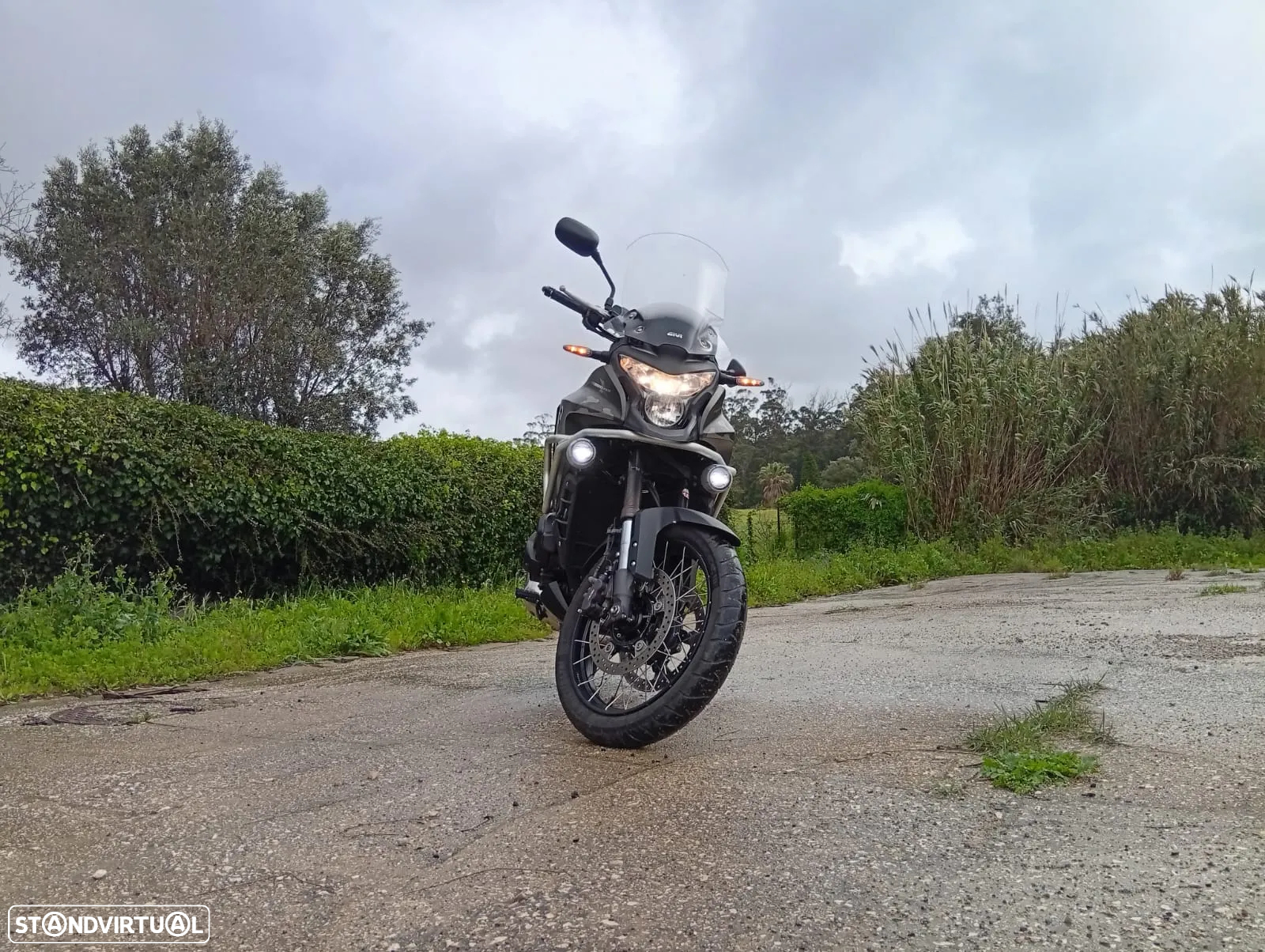 Honda VFR - 12