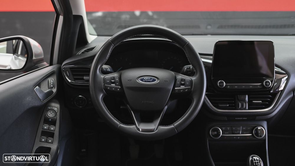 Ford Fiesta 1.1 S&S TITANIUM - 51