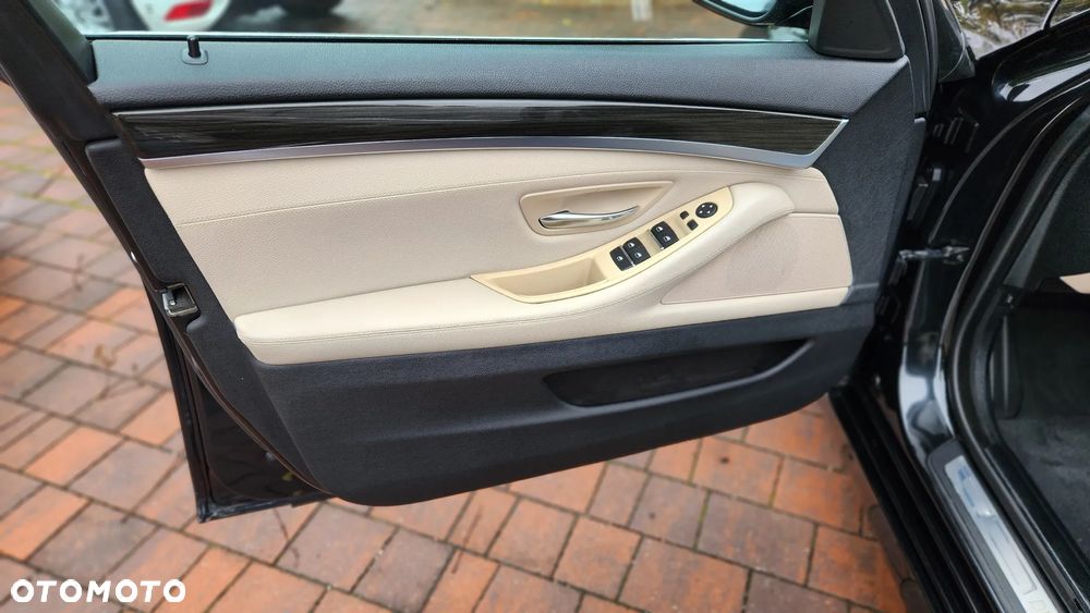 BMW Seria 5 530d Touring Luxury Line - 3