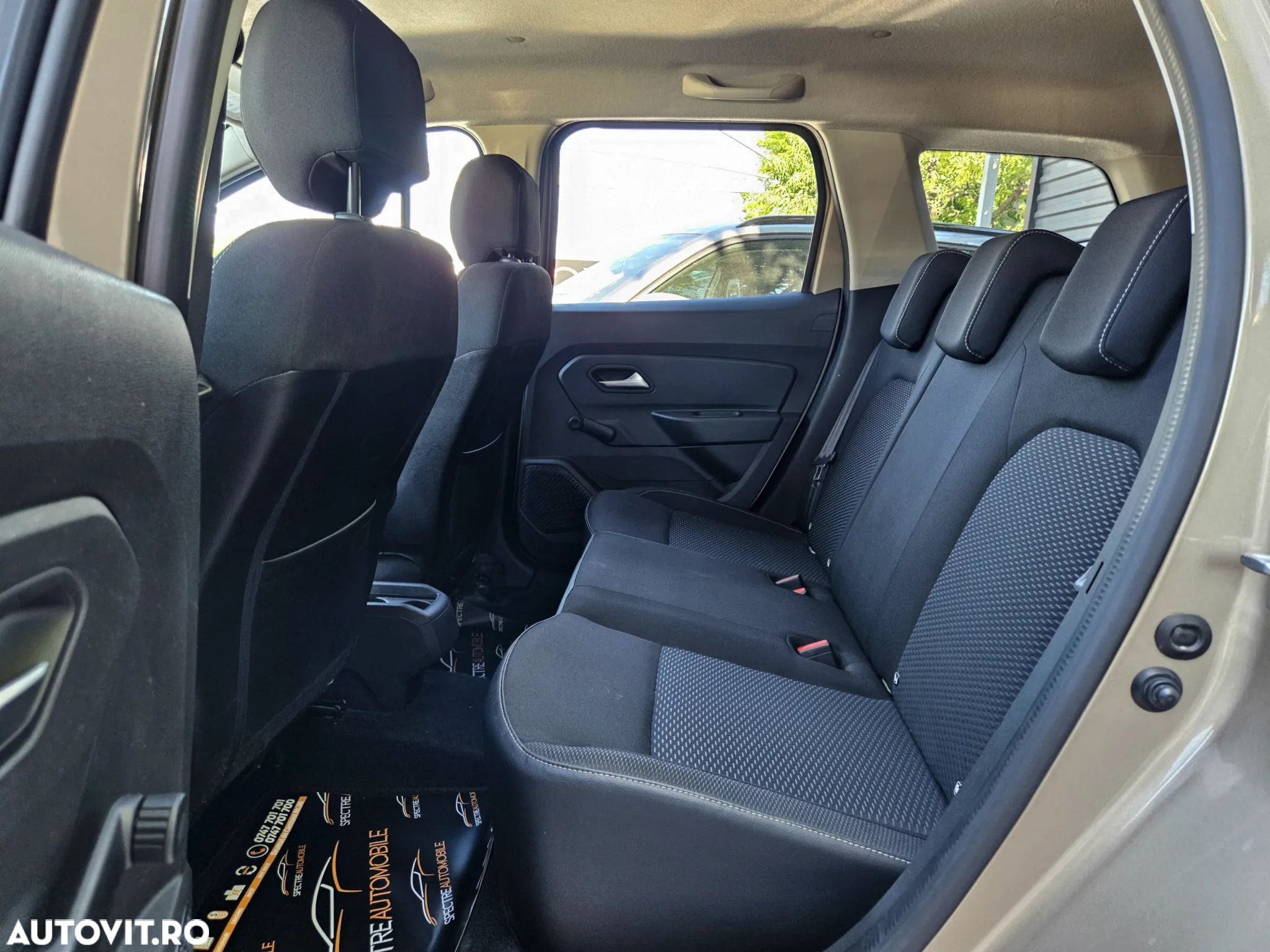 Dacia Duster 1.6 4x2 Laureate - 11