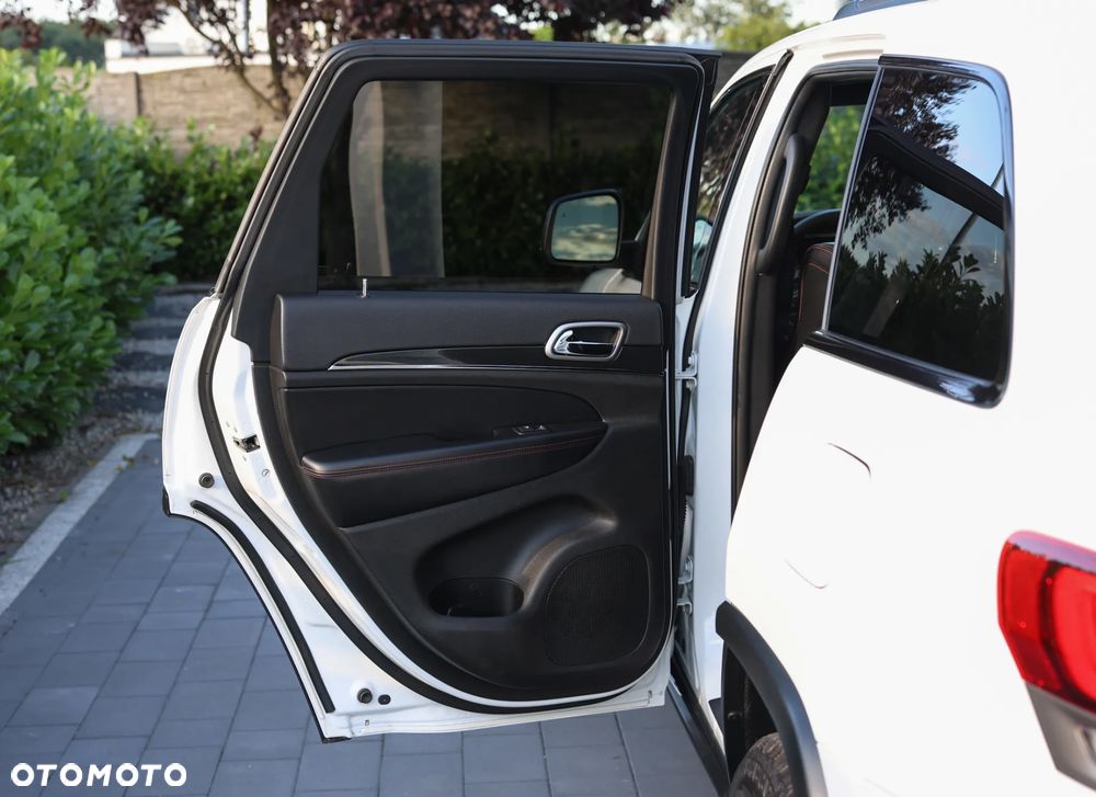 Jeep Grand Cherokee - 22