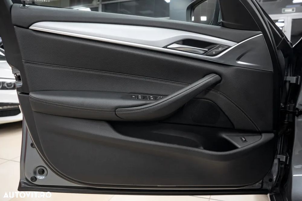 BMW Seria 5 530d xDrive AT - 23