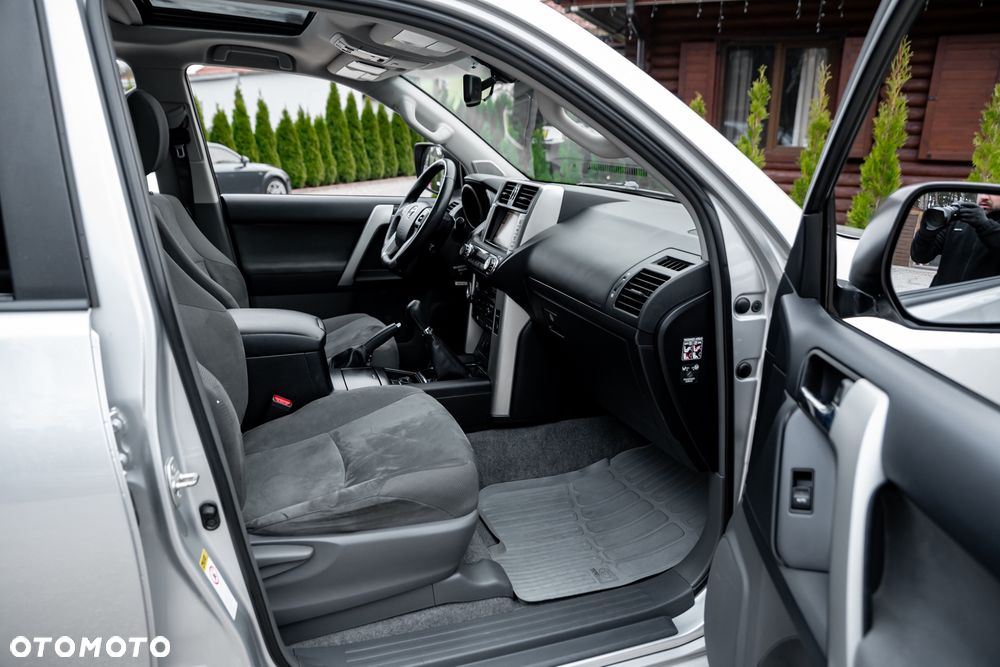 Toyota Land Cruiser LC 3.0 D-4D Premium 7os - 26