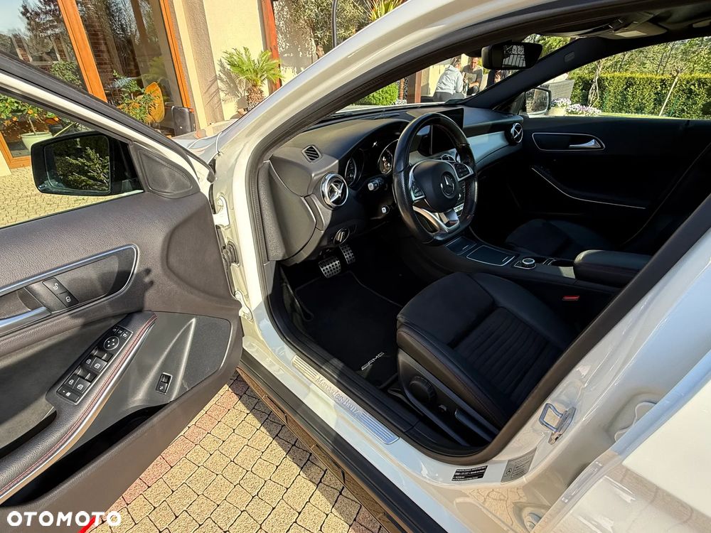 Mercedes-Benz GLA 220 4-Matic AMG Line - 13