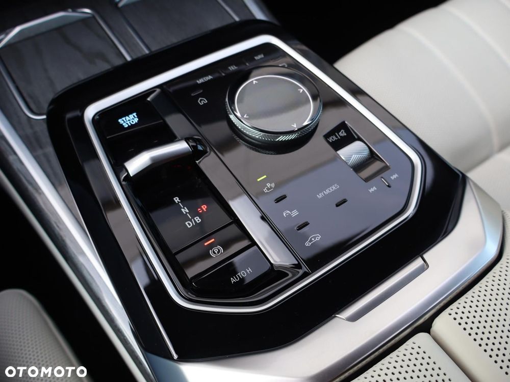 BMW i7 - 13