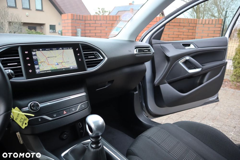 Peugeot 308 1.2 PureTech Allure Pack S&S - 18