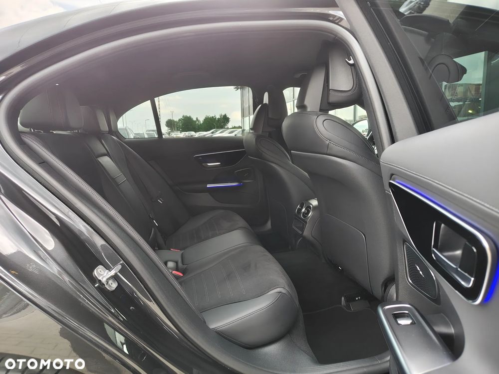 Mercedes-Benz Klasa C 200 mHEV 4-Matic AMG - 16