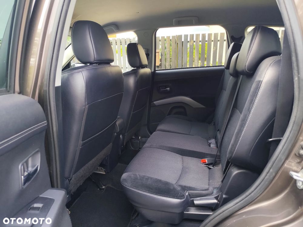 Mitsubishi Outlander 2.2 DI-D 4WD Invite - 4