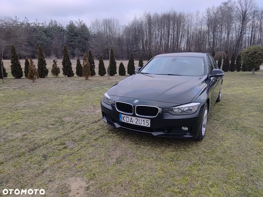 BMW Seria 3 320i - 5