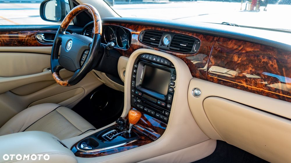 Jaguar XJ - 13