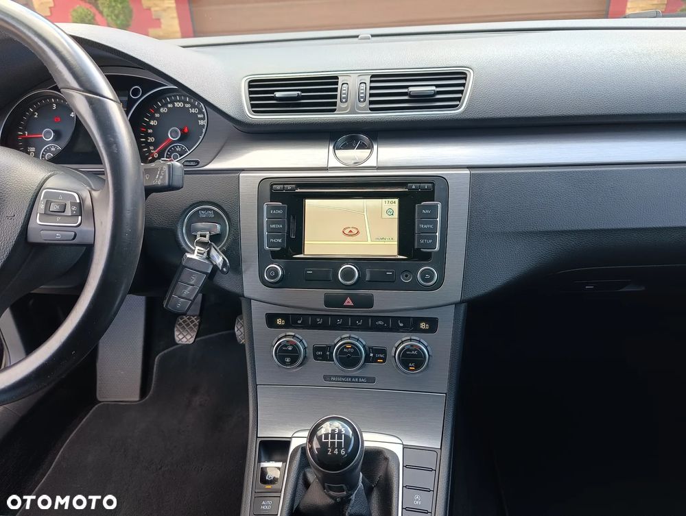 Volkswagen Passat 2.0 Blue TDI SCR Trendline - 29