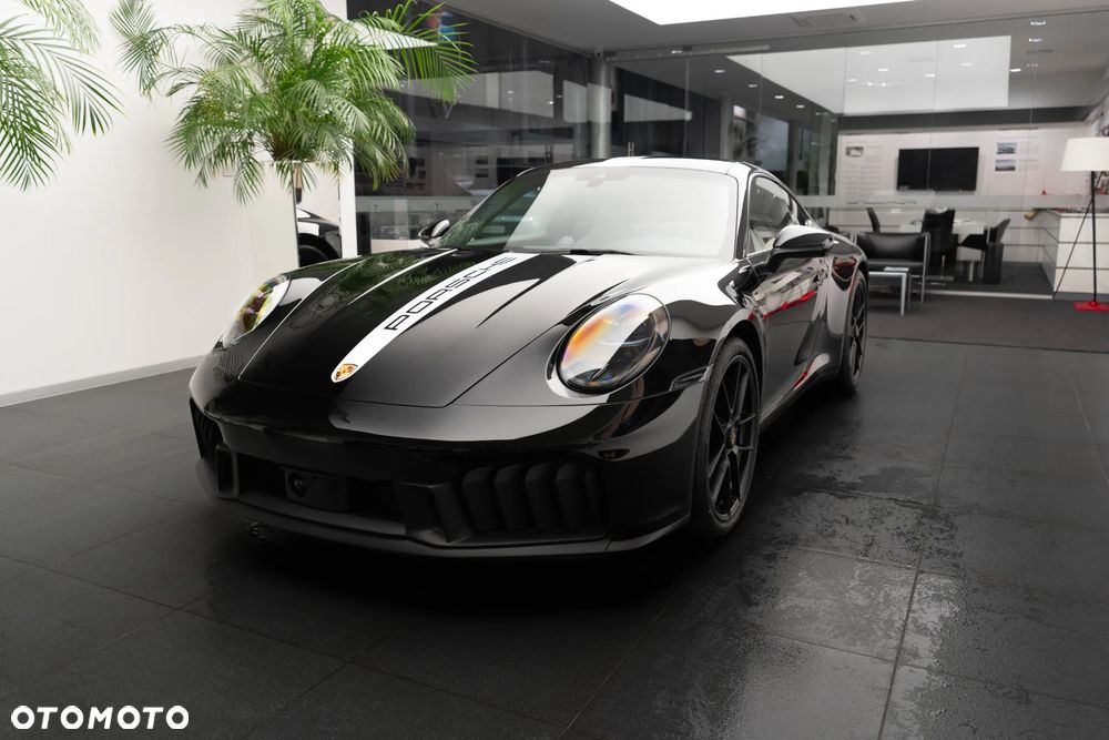 Porsche 911 Carrera 4 GTS - 5