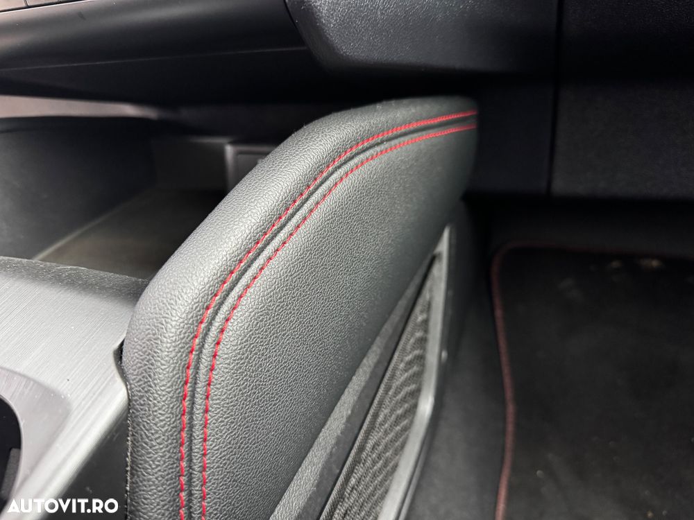 Ford Kuga 2.5 Duratec FHEV ST-LINE X - 31