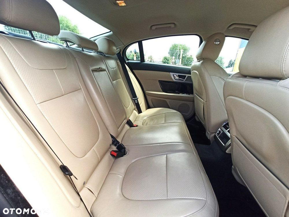 Jaguar XF - 11