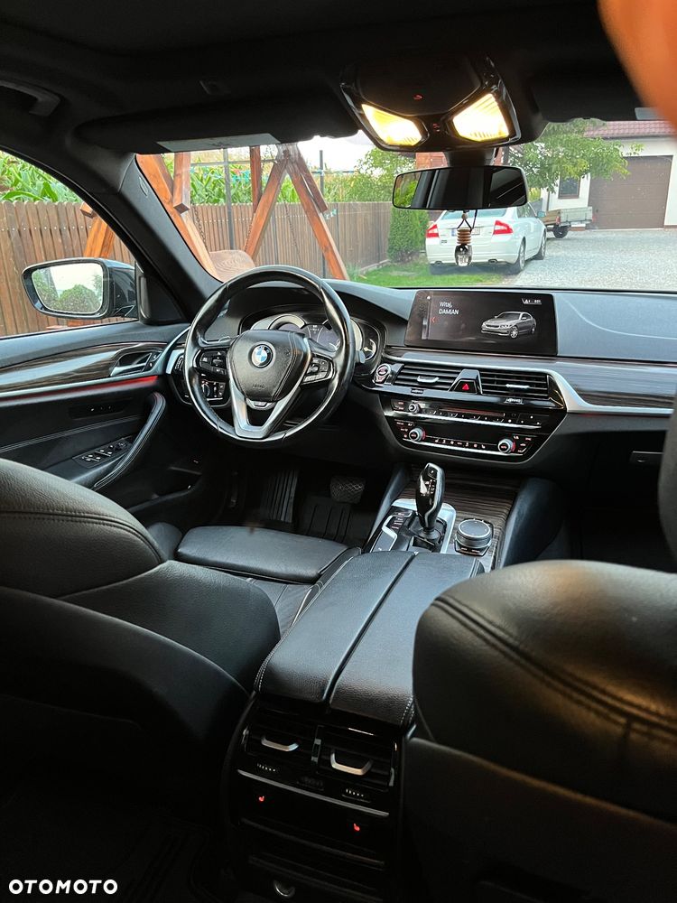 BMW Seria 5 530i xDrive Sport Line sport - 18