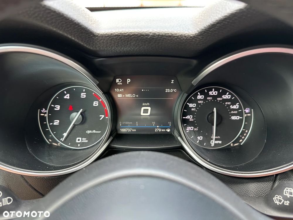 Alfa Romeo Stelvio - 16