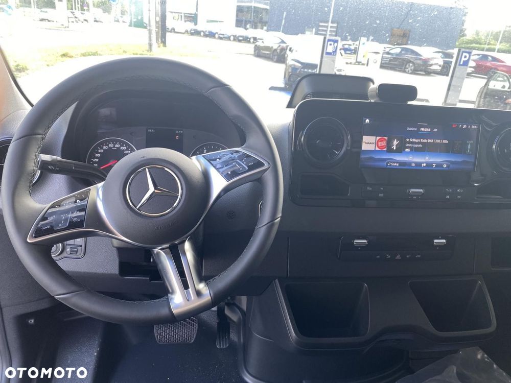 Mercedes-Benz Sprinter - 13