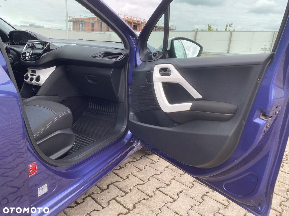 Peugeot 208 - 13