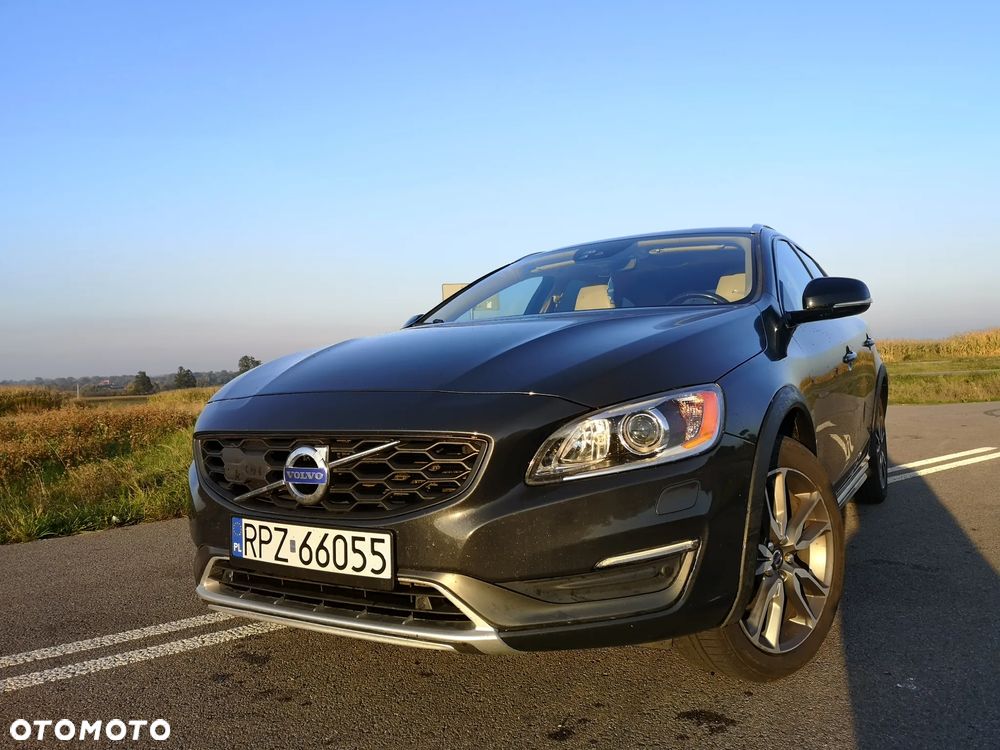 Volvo V60 Cross Country T5 AWD Summum - 1