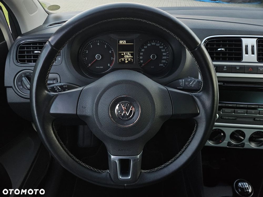 Volkswagen Polo 1.2 TSI MATCH - 27