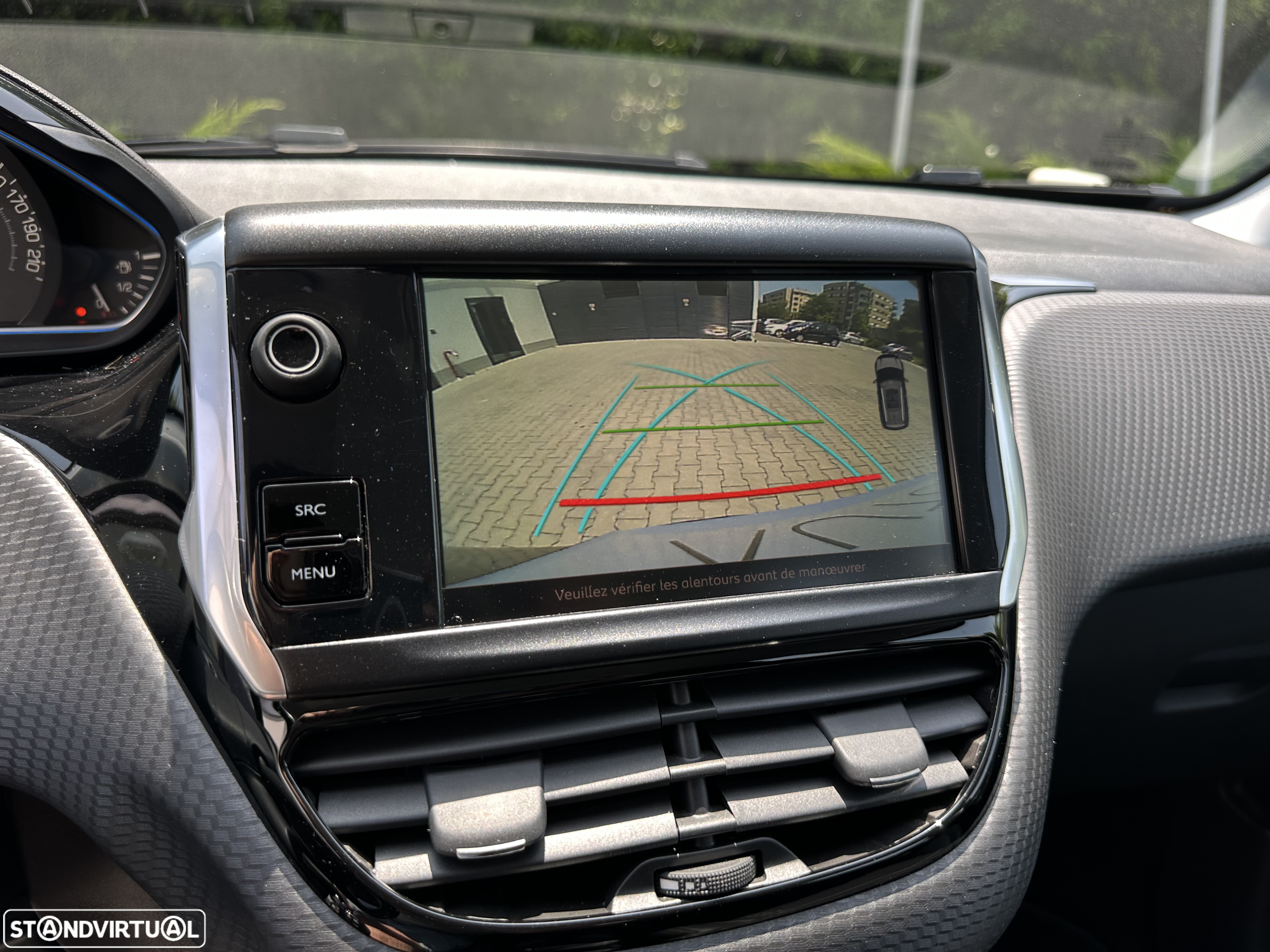 Peugeot 2008 1.2 PureTech Allure EAT6 - 19