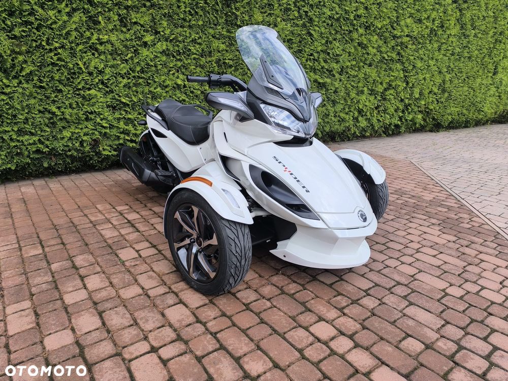 Can-Am Spyder - 2