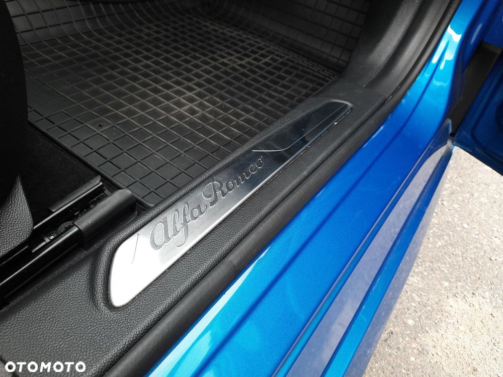 Alfa Romeo Giulia - 25