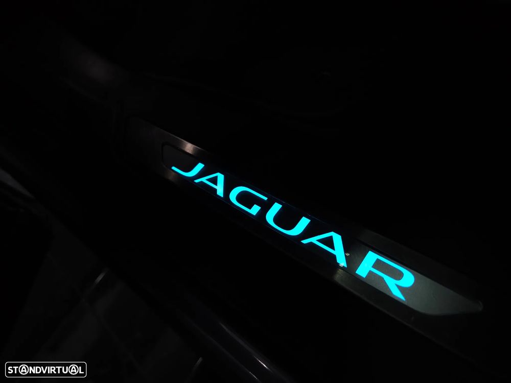 Jaguar F-Pace 2.0 P400e AWD R-Dynamic SE - 26