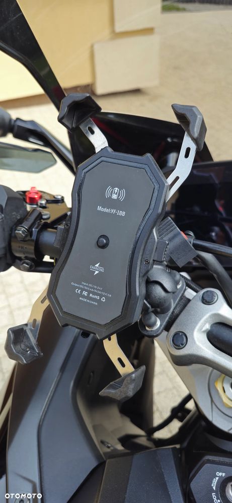 Suzuki GSX 1000 - 12