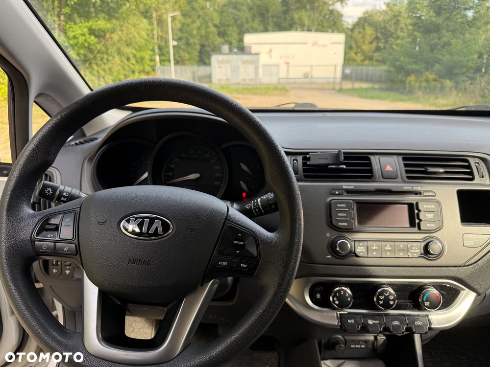 Kia Rio 1.2 L - 12