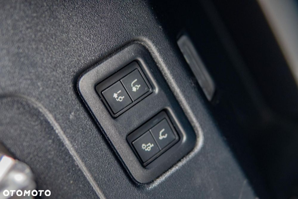 Land Rover Defender 5.0 P525 V8 - 33