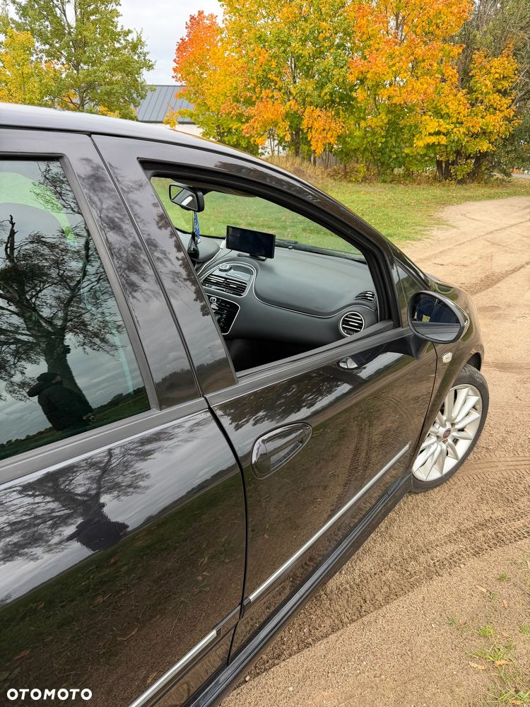Fiat Punto 2012 photo 2