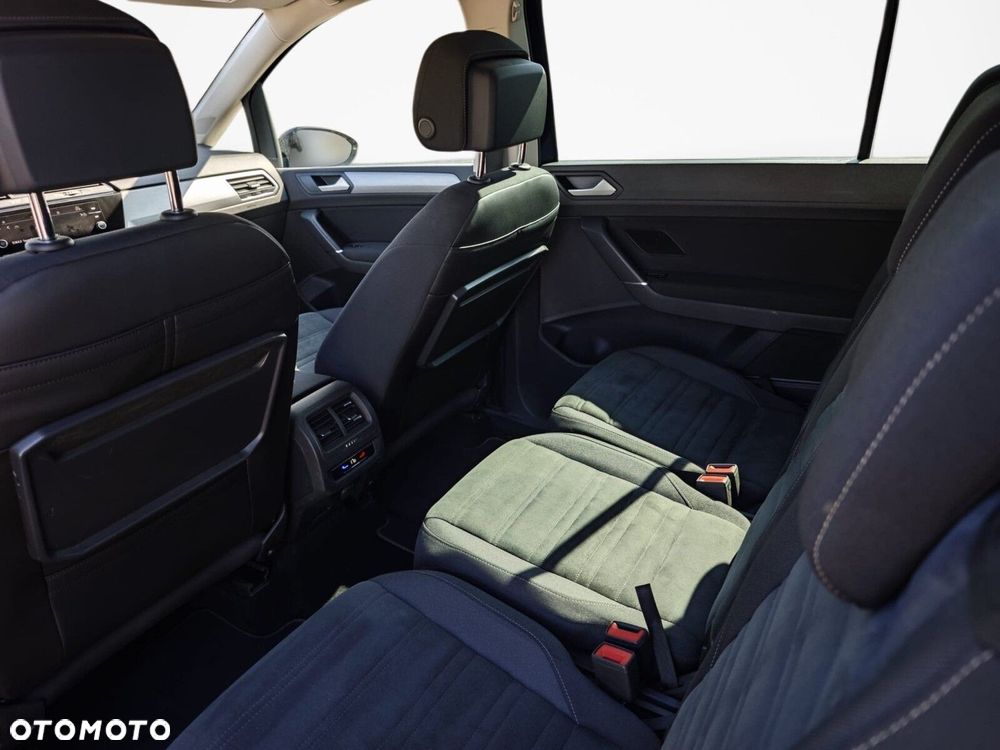 Volkswagen Touran - 29