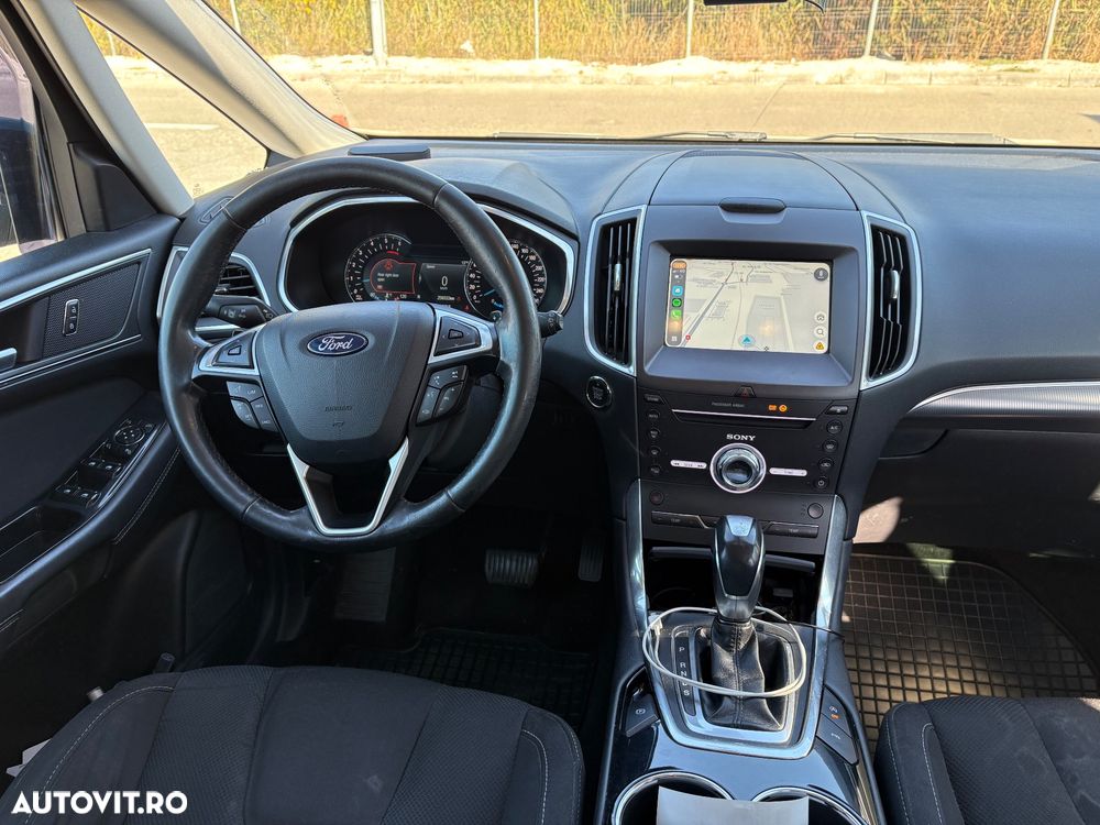Ford S-Max - 11