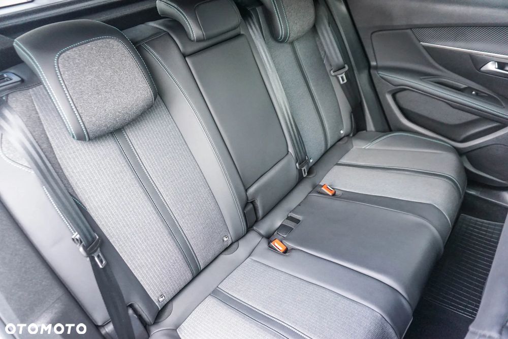Peugeot 3008 1.2 PureTech Allure Pack S&S EAT8 - 36