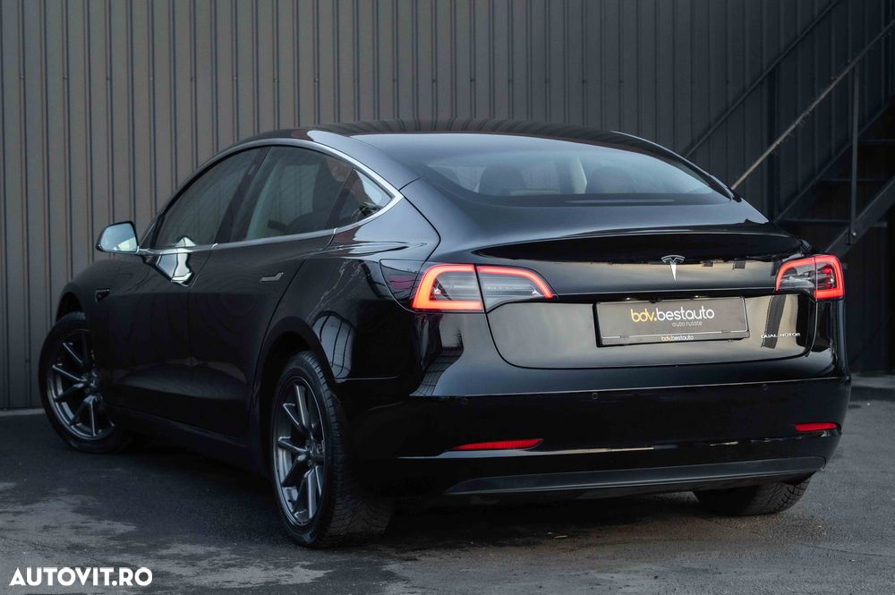 Tesla Model 3 - 7