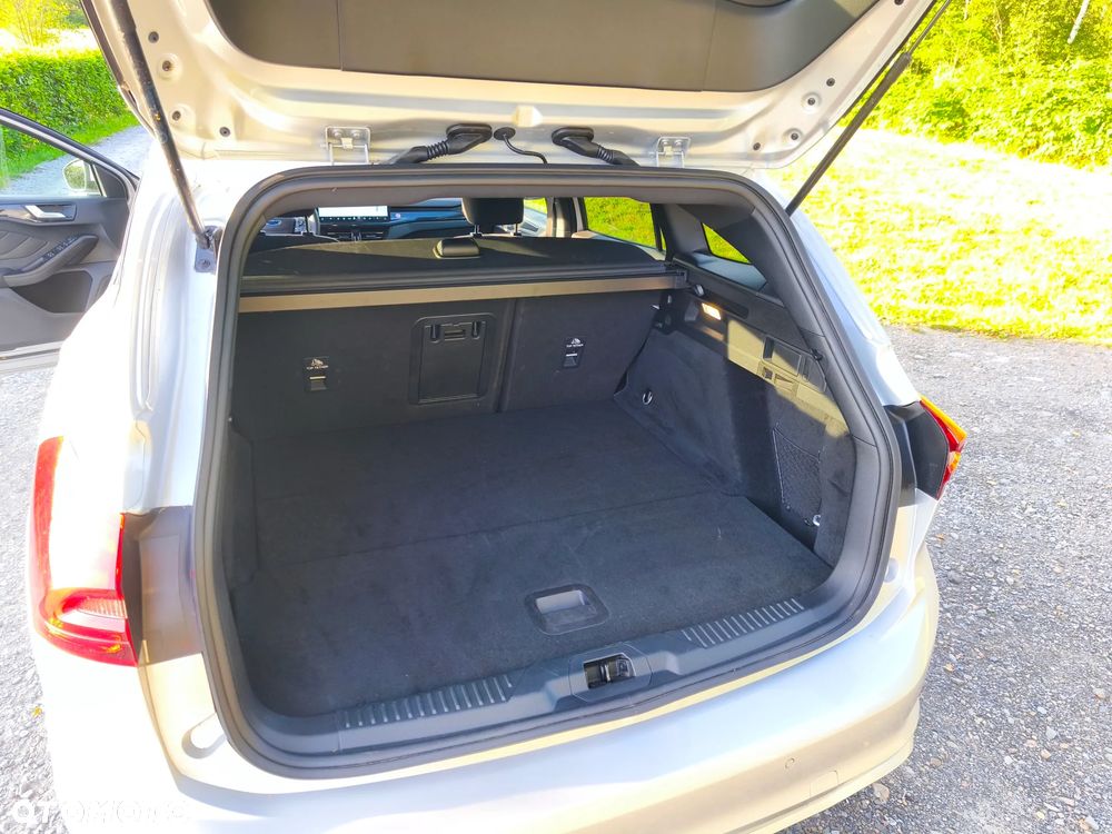 Ford Focus 1.0 EcoBoost Hybrid ST-LINE - 12